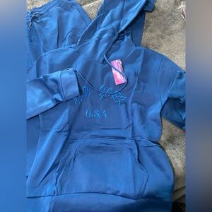 Beautiful royal blue set. Perfect for sizes S/M/L